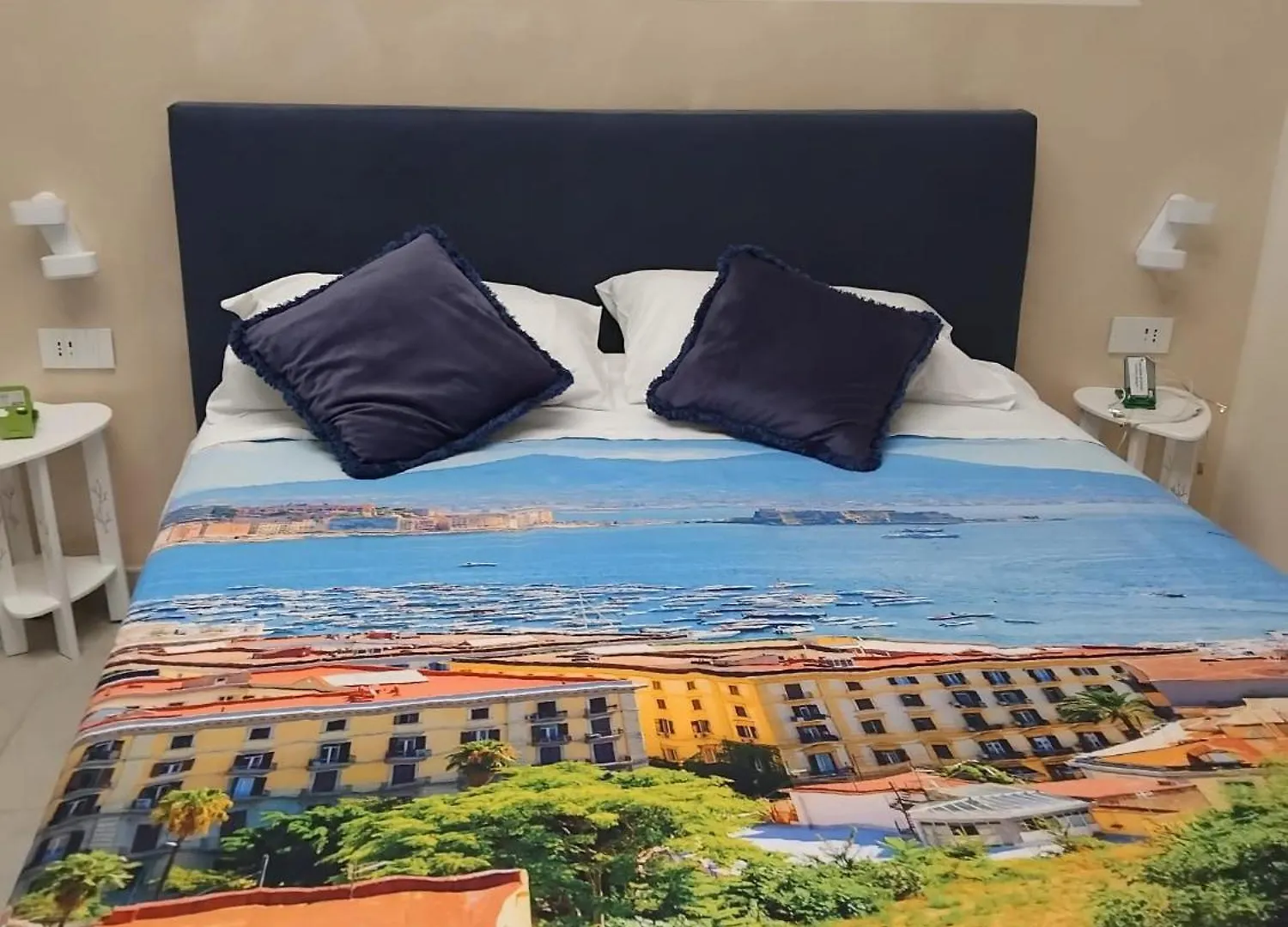 B&Bpiccololucio3 Naples Italy